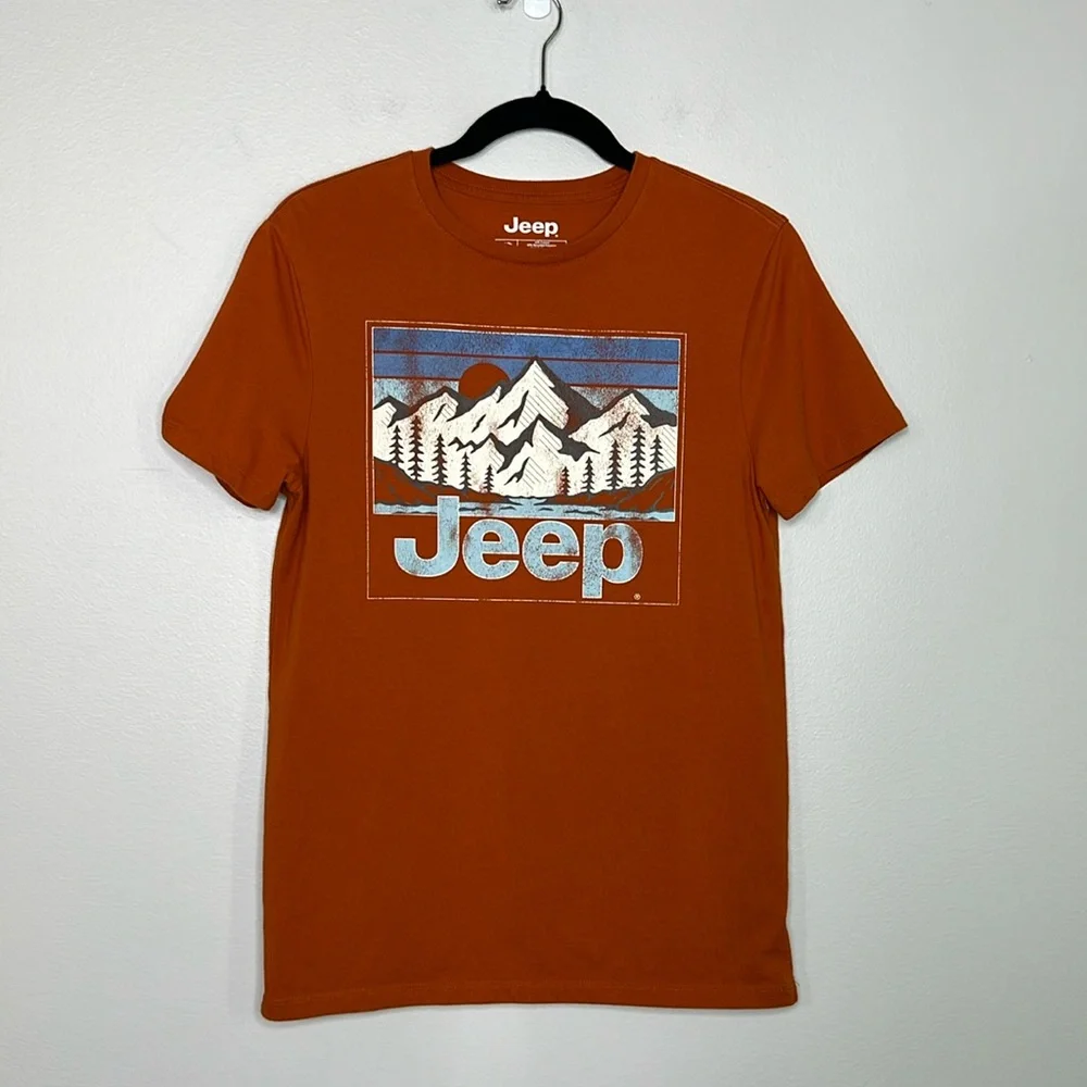 JEEP Outdoorsy Mountain Scene Orange Graphic Print Tee size Small